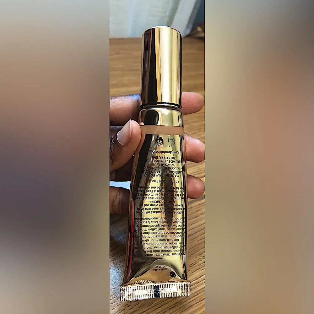 ICONIC London Radiance Booster in shade “Caramel Glow”